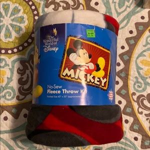 Mickey no sew fleece throw kit.